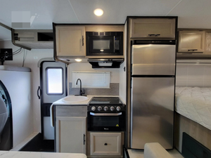 Autocaravana C-O-A-C-H-M-E-N RV C-R-O-S-S TRAIL 23XG Modelo 2022, Usada en Buen Estado, con Alto Rendimiento, Disponible para la Venta - Product Image 4