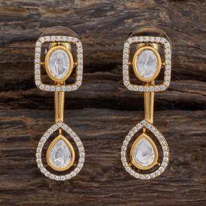 Boucles d'oreilles pendantes en alliage de zinc, cristal et strass pour femme, style Kundan, charme intemporel pour mariage - Product Image 1