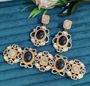 Ensemble de collier ras du cou de qualité supérieure inspiré de Sabyasachi, peut être porté avec des tenues ethniques et occidentales, parfait pour les soirées - Product Image 6