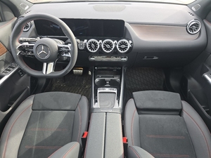 Mercedes-Benz GLA 250 4MATIC Hatchback 2026 Boîte de vitesses automatique Direction assistée Turbo Transmission intégrale Cuir clair Certifié Propre et peu utilisé - Product Image 3