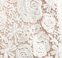 Robe en dentelle florale de haute qualité pour les vacances d'été, ornée de roses blanches élégantes, service OEM ODM