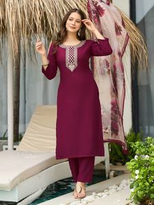 Charming Womens Kurta Pant Dupatta Set Ideal para uso diario Ropa de oficina y ocasión festiva con diseño cómodo y elegante - Product Image 2