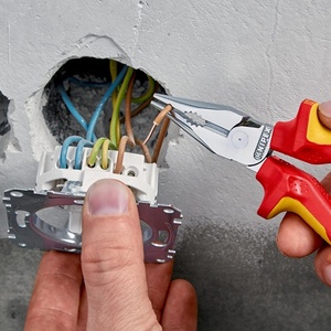 Pince à bec effilé combinée KNIPEX certifiée VDE 145 mm avec poignées multi-composants chromées pour la pêche - Product Image 3