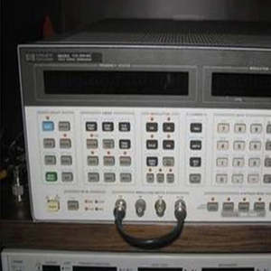 Générateur de signal RF d'occasion Agilent HP8647A/8647A 1G 250kHz-1000MHz à onde sinusoïdale - Product Image 4