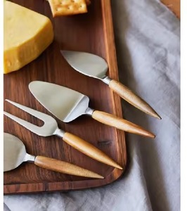 Ensemble de couteaux élégants en acier inoxydable de qualité supérieure Article de cuisine Couteaux pour hôtels et restaurants Gadgets incroyables avec manche en bois - Product Image 1