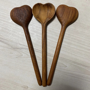 Ensemble de 7 ustensiles de cuisine en bois de frêne rustique naturel et noyer noir africain, écologiques, mini-cuillères en forme de cœur - Product Image 1