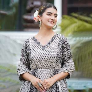 Ensemble Kurta Anarkali pour femme en coton imprimé floral noir avec pantalon et dupatta 48 pouces Vêtement indien élégant - Product Image 6