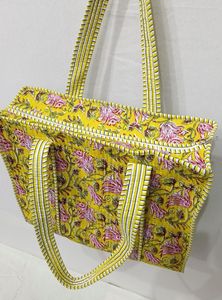 กระเป๋าโท้ทผ้าฝ้ายออร์แกนิคแบบเย็บลาย  ลายดอกไม้พิมพ์มือสไตล์โบฮีเมียน  พร้อมซิป  สำหรับผู้หญิง  เป็นมิตรกับสิ่งแวดล้อม เหมาะสำหรับใส่ของช้อปปิ้ง - Product Image 3