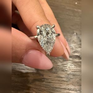 Anillo de Halo Oculto con Corte de Pera a Precio de Fábrica, Diamante Cultivado en Laboratorio Certificado de 4.00 Quilates VVS2 VVS1, Joyería de Propuesta Solitario - Product Image 6