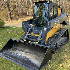 Johnn Dee.ree 331G Skid Steer Loader, prix d'usine, chargeur compact de vente chaude, vente en gros, haute performance et durable pas cher - Product Image 1