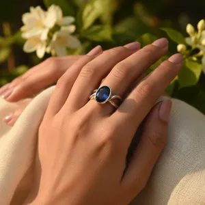 Bague ovale en argent 925 avec saphir bleu, sertissage clos, classique, pour femme - Product Image 1