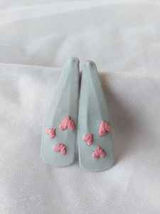 Arcs brodés à la main de motifs floraux fabriqués sur mesure à partir de tissus 100% coton pour magasins d'accessoires capillaires adaptés à la revente - Product Image 3