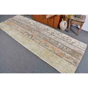 Alfombra Vintage de 3.3x9 pies, Alfombra Turca, Alfombra de Lana con Estampado Animal Marrón - Product Image 3