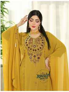 ชุดเดรสยาวแบบดั้งเดิมสำหรับผู้หญิงมุสลิมในเดือนรอมฎอน ไซส์พลัส ผ้าจอร์เจตต์น้ำหนักเบา ประดับลูกปัด งานแฮนด์เมด คอสูง แขนยาว ชายกระโปรงบาน - Product Image 5