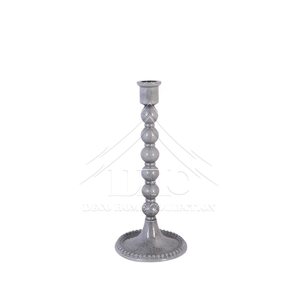 Artístico candelabro de metal forjado a mano con acabado antiguo rústico de primera calidad para decoración tradicional del hogar e interiores acogedores - Product Image 4