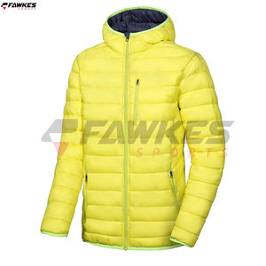 Veste matelassée légère et compressible pour hommes personnalisée Manteau d'hiver à capuche et coupe-vent avec vestes recyclées - Product Image 2