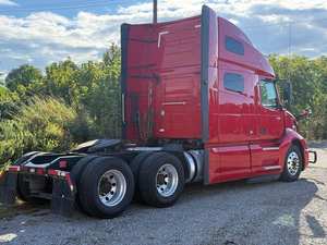 Heavy Duty Long Haul Semi <b>Truck</b> Tractor Head 6x4 Sleeper Cab Diesel Freight Transport <b>Truck</b> - Product Image 3