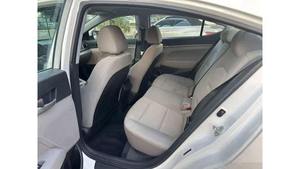 Gran Oferta 2017 para Elantra SE 2.0L Sedán Automático, Portaequipajes de Aleación de Aluminio, Asientos de Cuero, Venta de Temporada, Auto Usado - Product Image 4