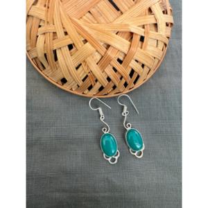 Boucles d'oreilles pendantes en pierres précieuses vertes faites à la main avec fil d'argent Design bijoux de mode légers pour femmes et filles - Product Image 1