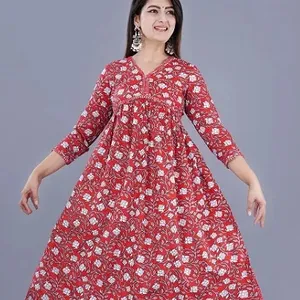 Ecohad Export Magnifique tissu rayonne nayra cut Kurti Set Avec broderie séquence originale travail 2023 collection pour les femmes