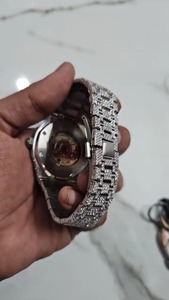 นาฬิกาฮิปฮอปสุดเท่สำหรับผู้ชายผลิตจากทั่วโลกมีความต้องการสูงสุดนาฬิกาแฟชั่นทำจากแก้วควอทซ์อัลลอยประดับเพชรตามสั่ง - Product Image 3