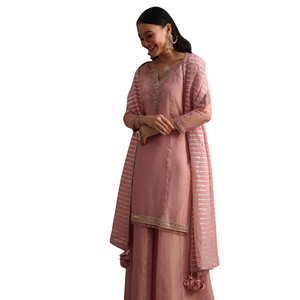 Vente en gros de vêtements ethniques pour femmes OEM vêtements ethniques personnalisés Ensemble Kurti Palazzo brodé rose oignon avec Dupatta - Product Image 4