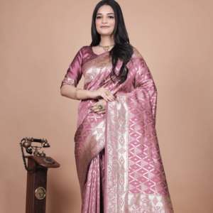 Saree en soie Banarasi élégant avec des motifs traditionnels de tissage Zari en argent riche Bordure de contraste Vêtements de fête - Product Image 1