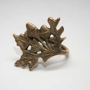 Anneau de serviette de mariage artisanal en aluminium et laiton fini, motif feuille, écologique, disponible en plusieurs couleurs, style américain - Product Image 1