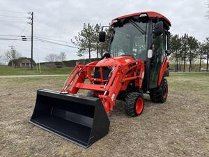 Tracteur agricole miniature Kioti CS2210 d'occasion, système hydraulique robuste, performances efficaces pour les activités agricoles légères. - Product Image 6