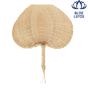 Abanico de Mano Tradicional de Bambú Mini con Hoja de Palma y Rafia, Abanico Vietnamita Tallado para Bodas de Verano - Product Image 1