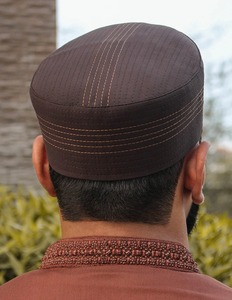 หมวกหัวกะโหลกเย็บระบายอากาศสำหรับผู้ชายออกแบบมาเพื่อความสบายในระหว่างพิธีกรรมการอธิษฐานปกติ - Product Image 3