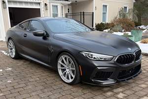 BMW M8 Coupé 2020 d'occasion en bon état ~21 600 milles, V8 biturbo de 600 ch, transmission intégrale, très bien équipé - Product Image 2