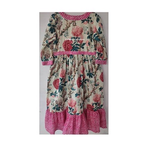 Robe en coton à fleurs élégante pour femmes avec volants Patchwork confortable du nouveau fournisseur indien Taille naturelle Style doux - Product Image 1