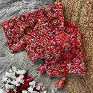 Georgette lourde exclusive avec des paillettes fabricant et fournisseur de chemisiers de Surat au prix de gros - Product Image 6