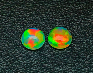 Fantastique paire d'opale éthiopienne-Welo Cabochon Opal Gems - Multi Flashy Round Shape Opal-Pierres colorées naturelles en gros - Product Image 1