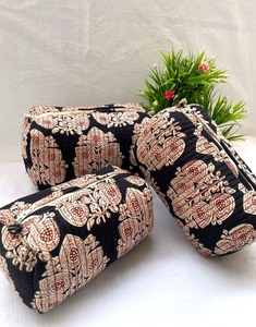 Neceser elegante negro de algodón acolchado hecho a mano, estuche organizador de viaje con cremallera ecológico grande, juego de almacenamiento de maquillaje impermeable - Product Image 1