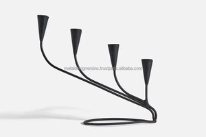 Bougeoir en fer forgé vintage à 3 bras forgé à la main en métal noir pour la décoration intérieure et les cadeaux de Noël - Product Image 3