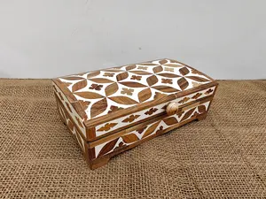 Style Antique Rectangle Carré Os Incrustation Fermeture Magnétique Gravé Impression Boîte À Bijoux À La Main Organisateur Décoratif Durable - Product Image 4