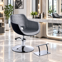 Chaise de coiffure hydraulique grise rembourrée avec repose-pieds et base ronde pour salon de coiffure professionnel
