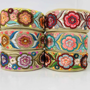 Bordures en dentelle multicolores brodées à la main, 100% coton, rouleaux de bordures de créateur, ensemble de garnitures, base beige, fantaisie, romantique, traditionnel - Product Image 1