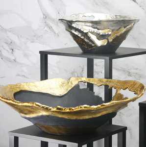 Bol rond en métal en laiton AK dans un ensemble de 2 bols artisanaux pour la cuisine et la décoration de table - Product Image 2