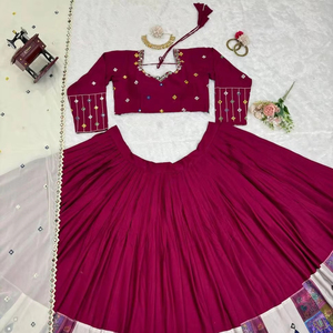 Nouveau concepteur Navratri spécial rayonne beau fil d'impression numérique avec un vrai travail de miroir Lehenga et Choli avec Dupatta - Product Image 1