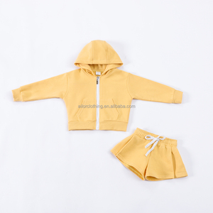 Conjunto de Sudadera con Capucha y Bolsillo Canguro para Niñas, Talla Estándar Americana, con Cierre y Pantalones Cortos, Variedad de Colores y Tallas Personalizables - Product Image 4