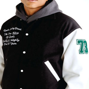 Chaqueta Letterman Premium Streetwear Poliéster Manga larga Varsity chaqueta de invierno Ropa deportiva Fábrica Chaqueta de béisbol barata para hombres - Product Image 4