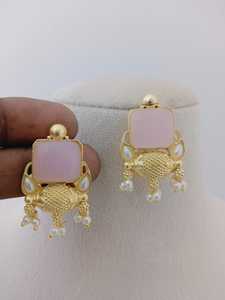 Royal Mayura Bold Square Emerald Pendientes Set Diseño único de joyería de latón para niñas Mujeres Cute Graceful Richness Look Bulk - Product Image 2