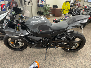 Offre aux enchères – Moto sportive GSX-R750 2025 de marque originale avec une puissance de 1001-2000W et une vitesse maximale de >80 km/h – Acompte requis - Product Image 2