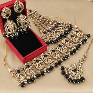 Beautiful Premium Quality Traditional <b>Choker</b> Necklace Set With Maang Tikka & Pasa Ideal For Wedding,Festive Occasions,Party Wear - Product Image 3