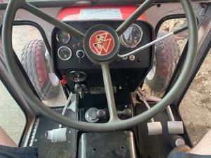 Tracteur à chenilles Massey Ferguson 550 de 2006, moteur 4.0 L, 40 CV, avec pompe à engrenages et boîte de vitesses. - Product Image 6