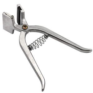 Pince à tatouer pour porcs en acier inoxydable, pince à épines d'oreille, machine à tatouer pour chèvres, applicateur vétérinaire, pince à tatouer pour animaux, approuvée CE - Product Image 4