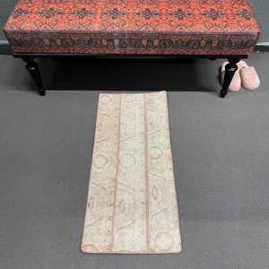 Tapis vintage 1,3 x 3,1 pieds, petit tapis turc, tapis patchwork rose et blanc - Product Image 1